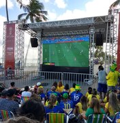 Alagoanos torcem pelo Brasil em telões instalados na praia da Ponta Verde