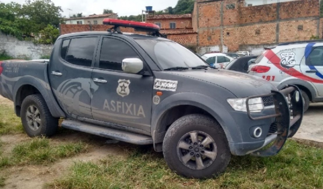 Menor de 16 anos ameaça atirar na cabeça de estudante, rouba bolsa e acaba apreendido