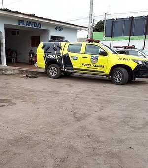 Homem é detido por populares acusado de furto em residência na zona rural de Arapiraca