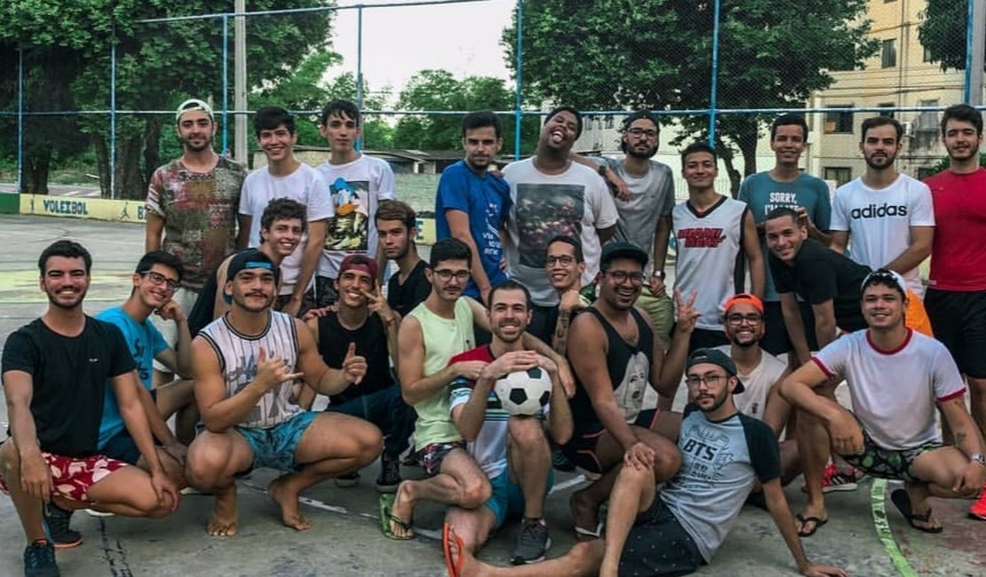 Além das festas LGBT+, jovens se reúnem para jogar gaymado e ocupar espaços