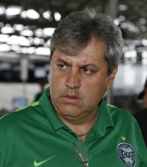 Goiás demite Léo Condé e acerta com Gilson Kleina