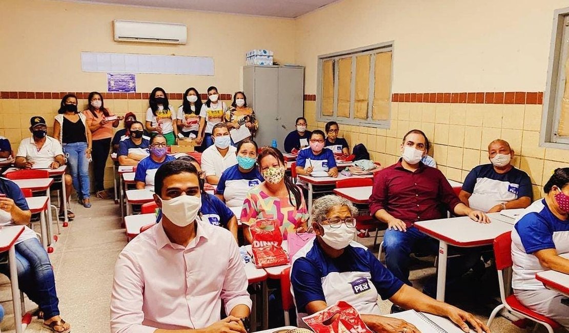 Alunos do EJA recebem óculos durante mutirão em Pilar