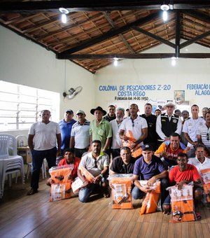 FPI promove palestra para pescadores e condutores de embarcação em Pão de Açúcar