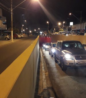 Setembro Vermelho: viadutos de Maceió recebem iluminação especial