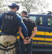 Foragido da Justiça de Pernambuco é preso em abordagem na BR-101