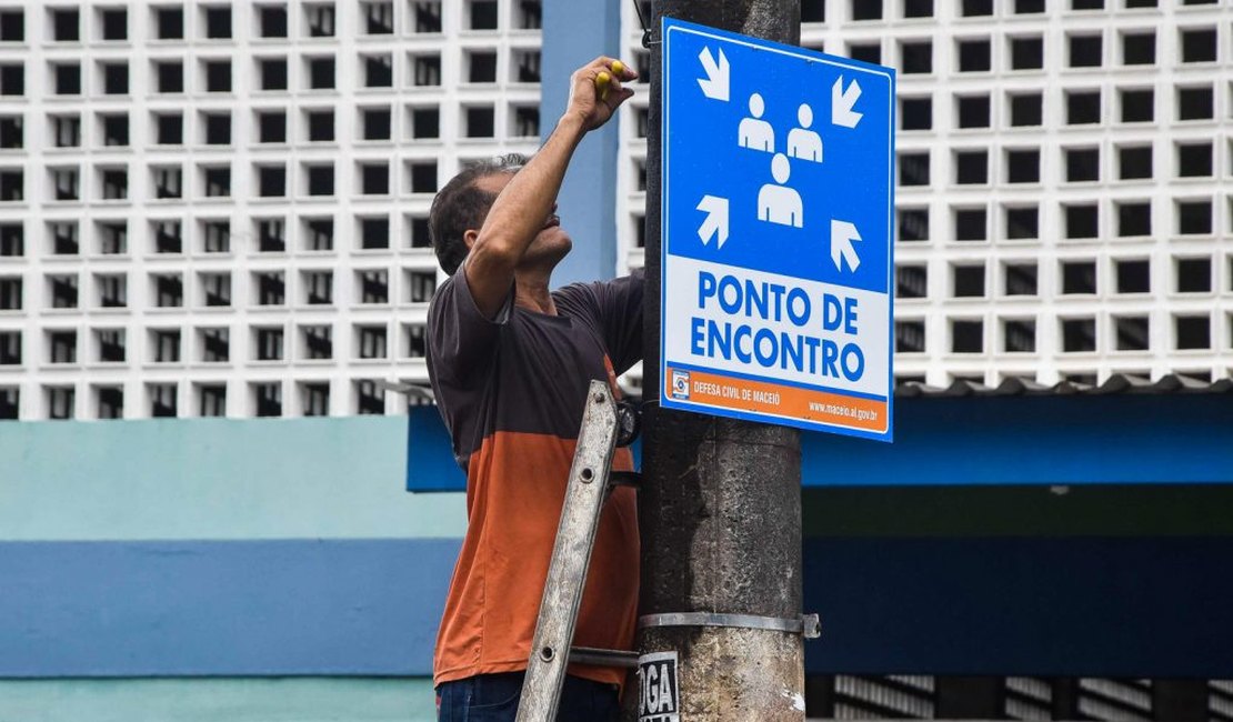 Prefeitura instala placas de sinalização no Pinheiro para uma possível evacuação