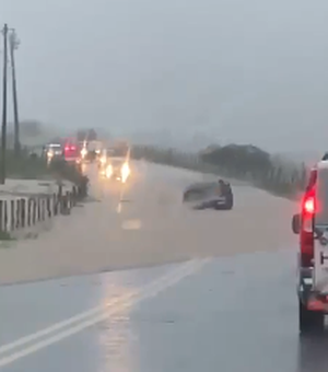 [Vídeo] Chuvas interditam rodovia AL 115 entre Girau do Ponciano e Lagoa da Canoa
