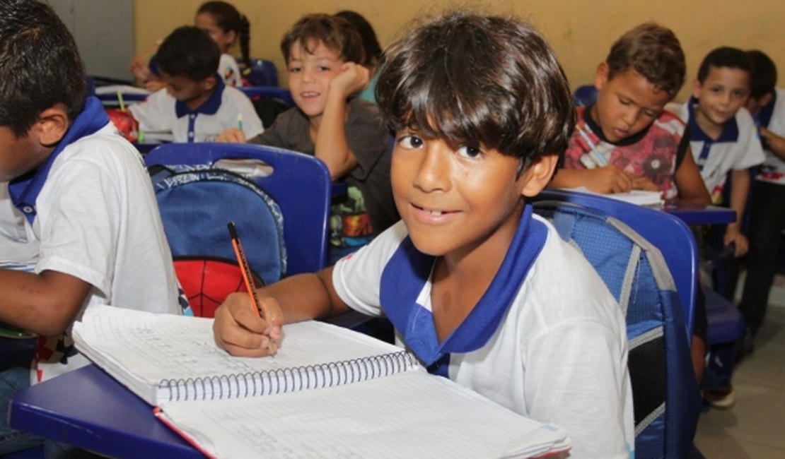 Programa Criança Alfabetizada treina professores para avaliação de 40 mil estudantes