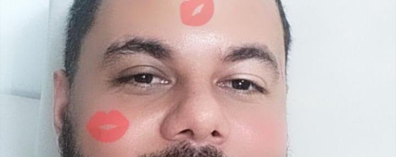 Ignorando pandemia, candidato a prefeito faz tutorial de maquiagem na internet