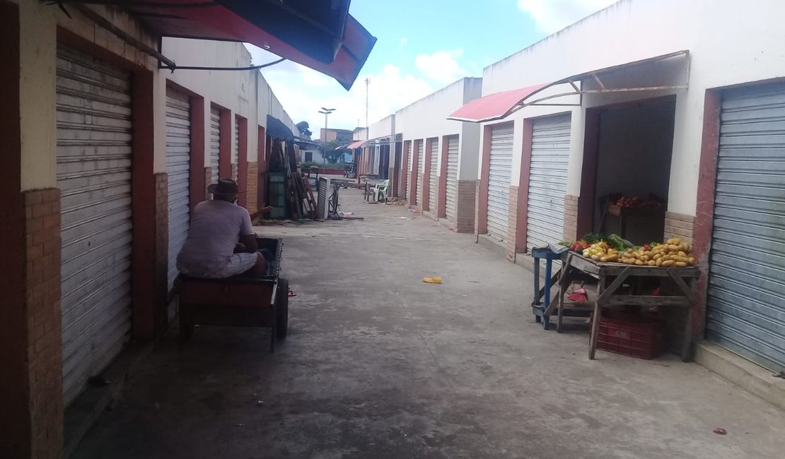 Praça de Arapiraca vira ponto de drogas e de abandono