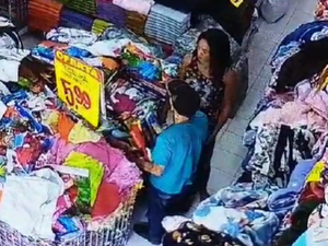[Vídeo] Mulheres são flagradas roubando toalhas de banho em loja do Centro de Arapiraca