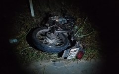 Motociclista morre após carro invadir contramão na AL 115, em Lagoa da Canoa