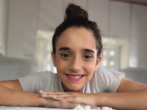  Menina de 10 anos cria canal no youtube com receitas zero açúcar para ajudar diabéticos
