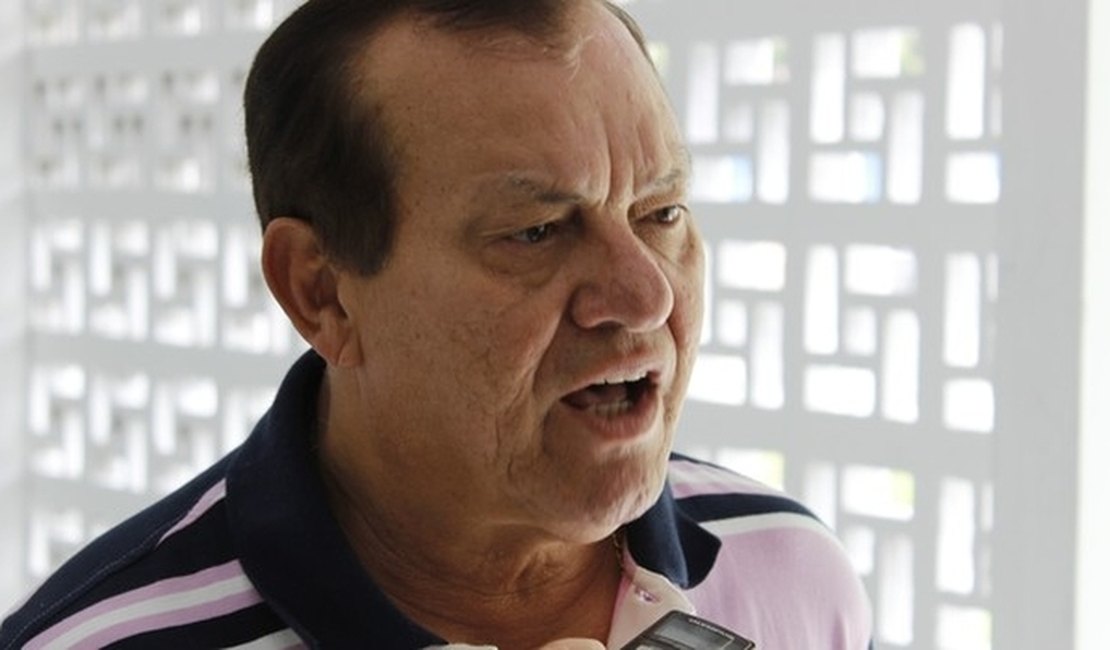Após venda de mando, presidente do CSA comunica afastamento do clube