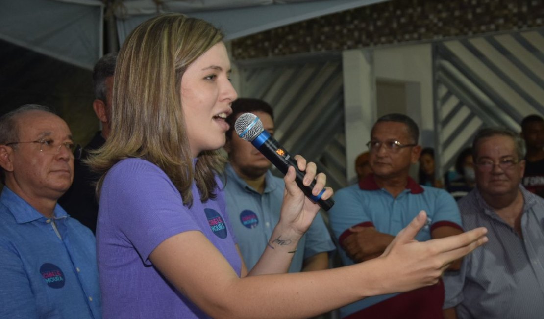 Em Matriz de Camaragibe, deputada Cibele Moura garante que 2022 será de muito trabalho por Alagoas