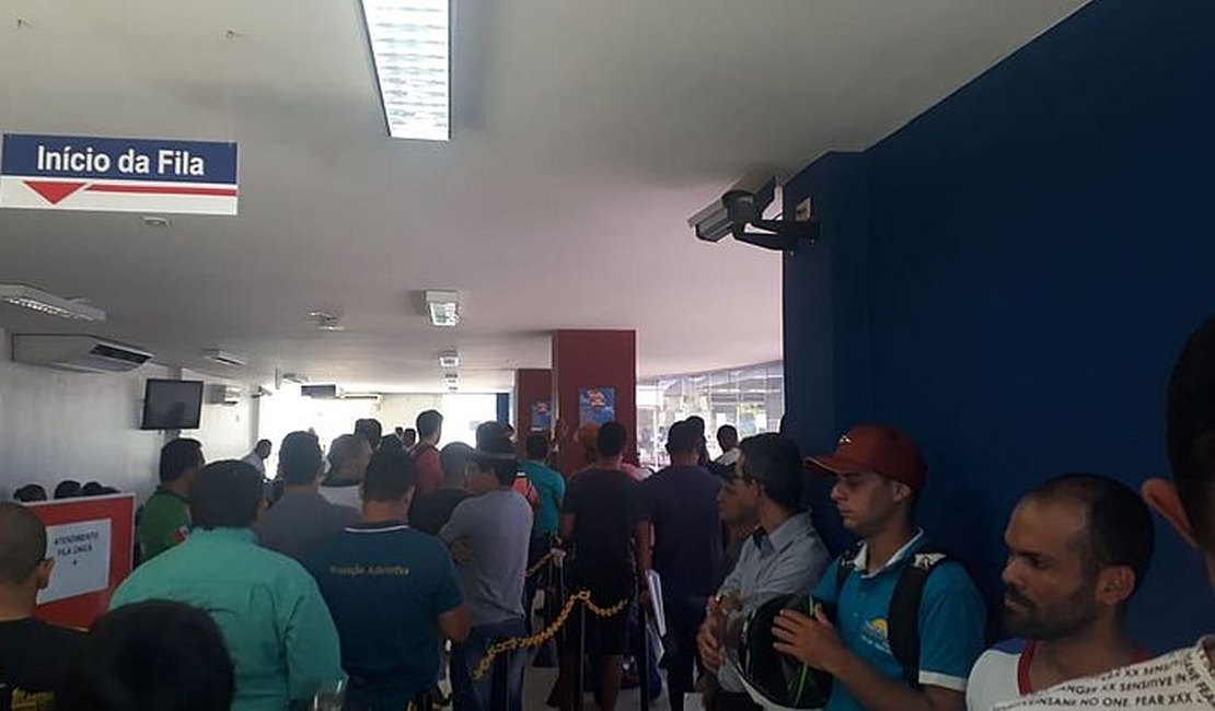 Vídeo: atendimento do Detran/AL é alvo de reclamação devido a lentidão
