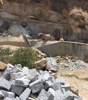 MPT flagra trabalho desumano em extração de pedras no interior de Alagoas
