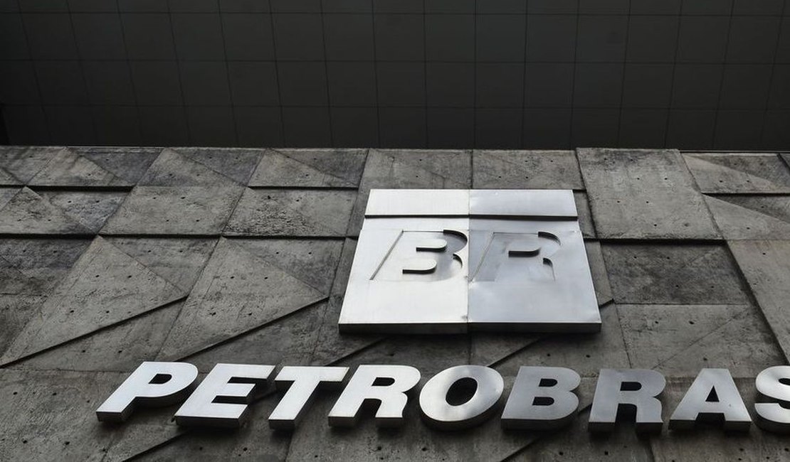 Venda de refinarias da Petrobras atrai as maiores petroleiras do mundo