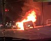 Carro pega fogo na Avenida Rotary