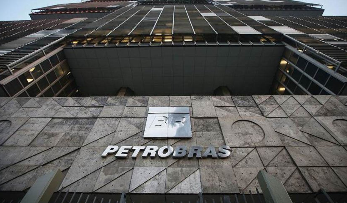 Ações da Petrobras sobem 6% após CNN noticiar que governo estuda privatização
