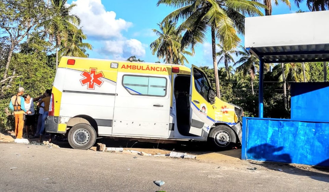 Colisão envolvendo ambulância é registrada na Barra de Santo Antônio