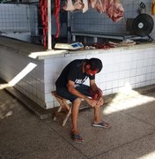 Homem leva paulada em confusão no Mercado Público de Arapiraca