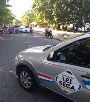 Motociclista é preso conduzindo veículo alcoolizado em Maceió