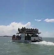 [Vídeo] Imagens mostram catamarã superlotado em praia de Alagoas 