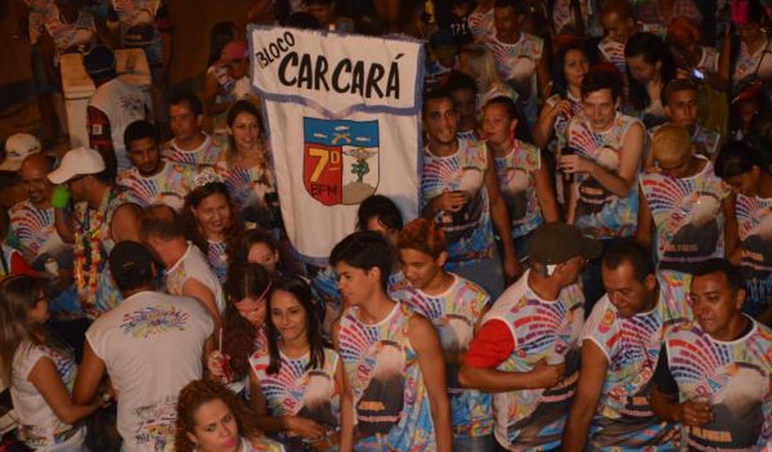 Bloco Carcará do 7º BPM desfila pelas ruas de Santana do Ipanema 