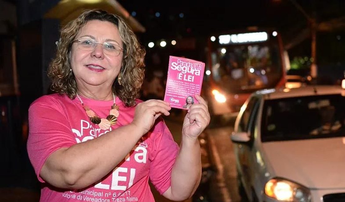 Tereza Nelma afirma que Olívia Tenório 'copiou' lei de sua autoria sobre parada segura nos ônibus da capital