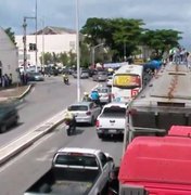 Após ordem de juiz, manifestantes continuam bloqueando Porto de Maceió