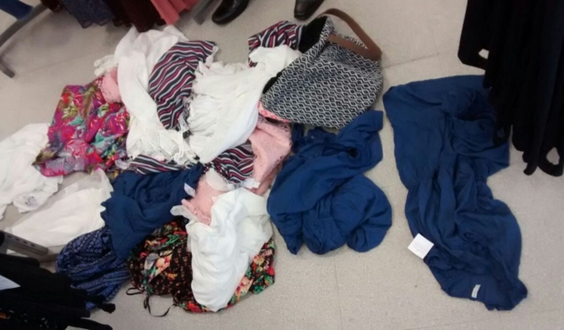 Mulher é presa após furtar 25 peças de roupas em loja de shopping