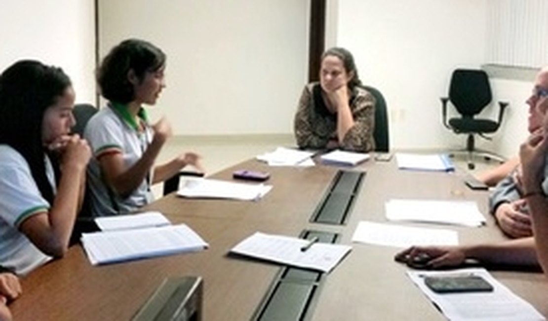 Alunos contrários e favoráveis à ocupação do Ifal buscam providências do MPF/AL