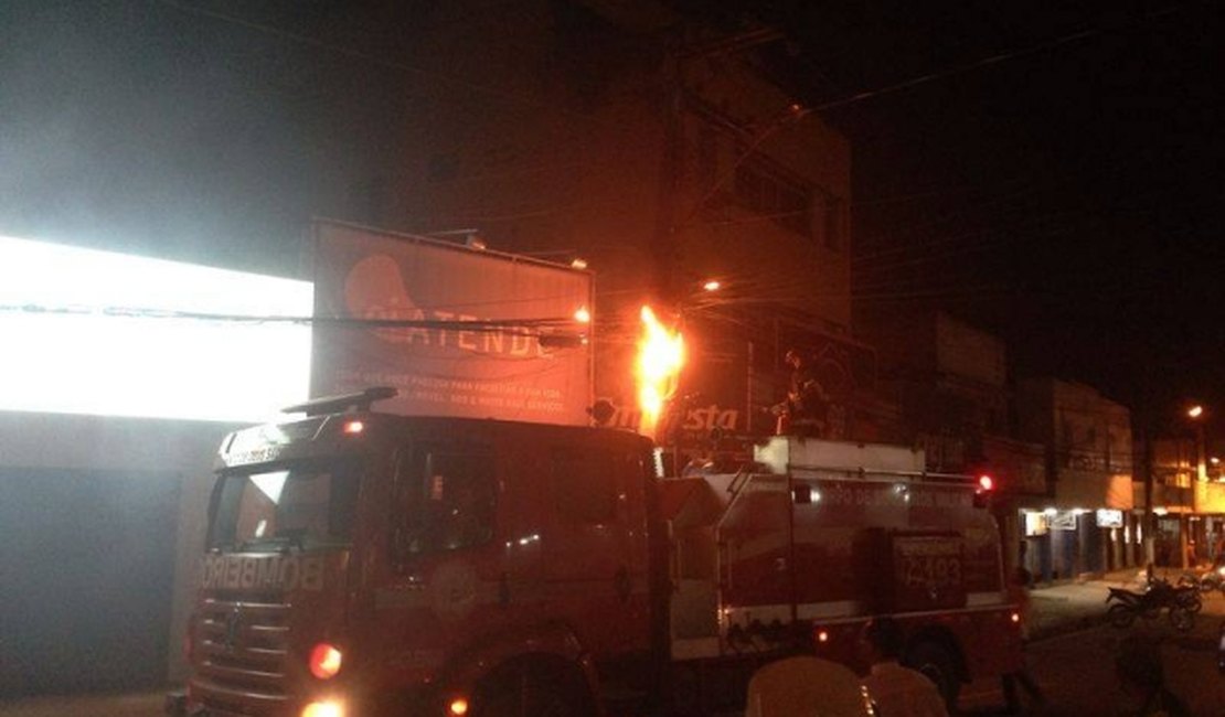 Postes pegam fogo e causam correria no Centro de Arapiraca