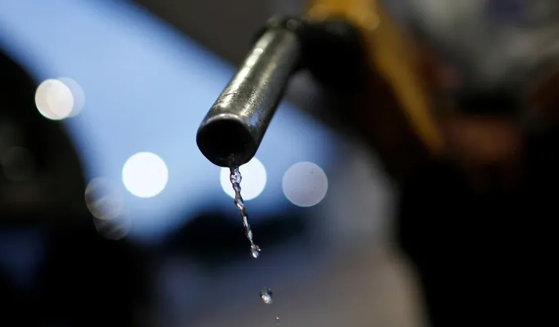 Petrobrás anuncia queda de 3,8% no preço de venda da gasolina para distribuidoras