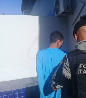 Homem é preso com meio quilo de cocaína no Benedito Bentes