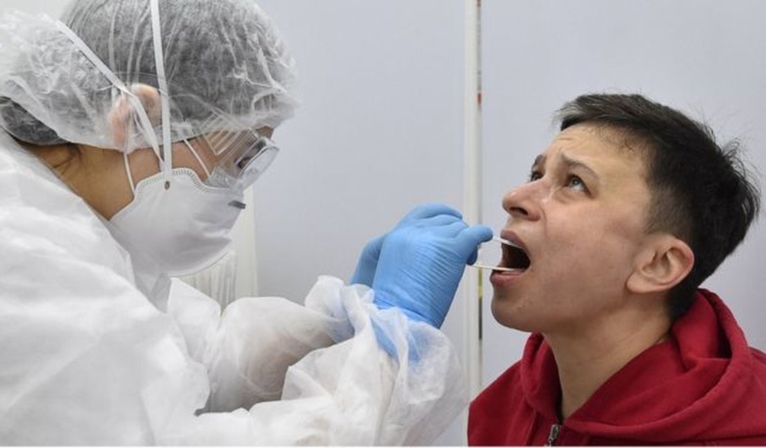 Por que alguns pacientes já recuperados voltam a ter teste positivo para covid-19, segundo OMS
