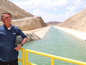 Presidente anuncia apoio para 750 mil caminhoneiros comprarem diesel