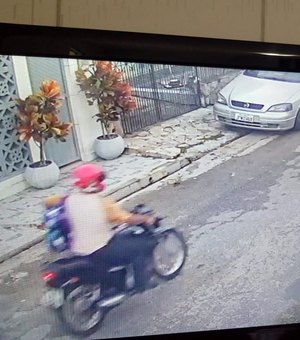 [Vídeo] Imagens mostram suspeito fugindo após roubo no Salvador Lyra