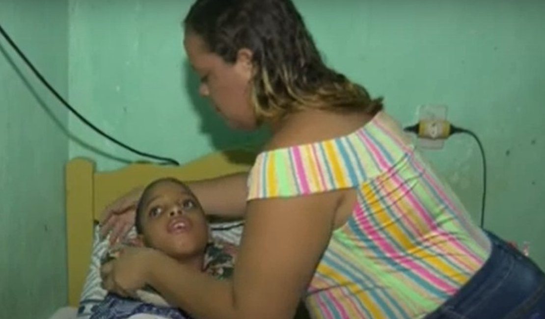 Mãe de criança que sofreu descarga elétrica faz apelo para justiça