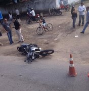 Colisão entre motocicletas deixa vítima gravemente ferida em Maceió