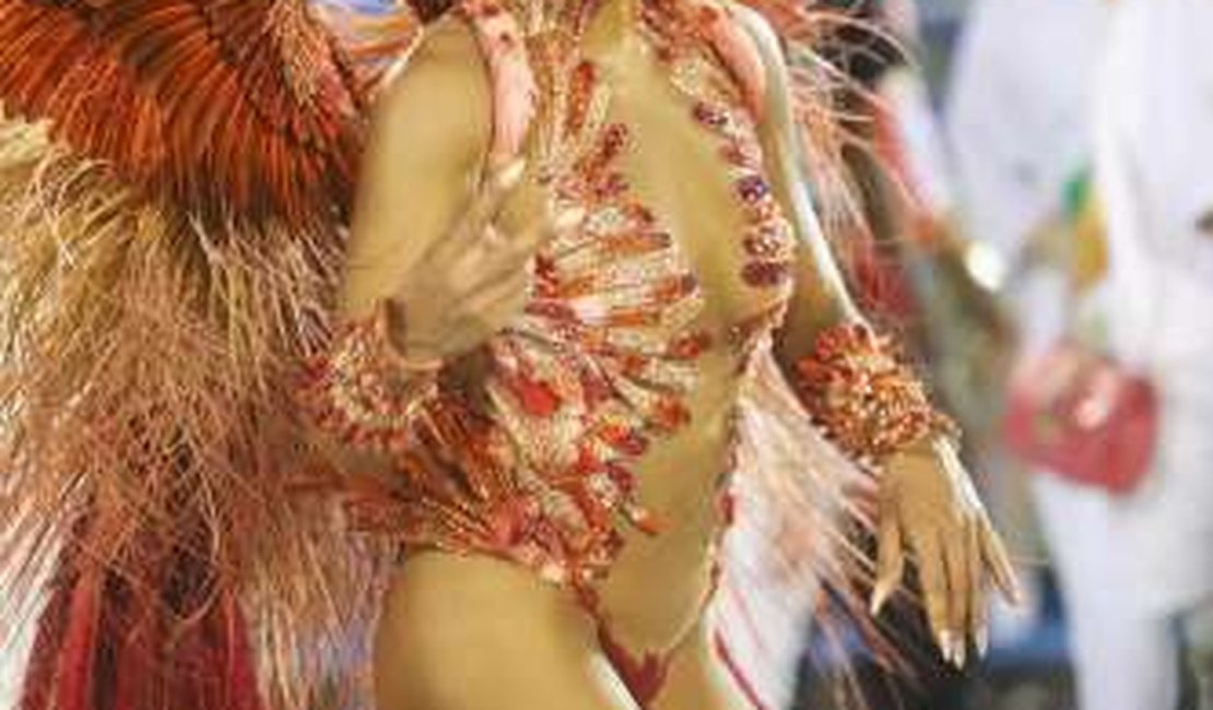 Juliana Paes responde críticas sobre sua fantasia no Carnaval