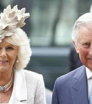 Príncipe Charles e Camilla recebem vacina contra a covid-19