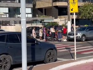 Colisão entre carro e moto deixa homem ferido na Avenida Álvaro Otacílio