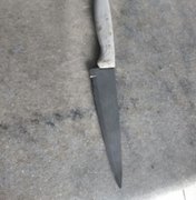 Menor acusado de assalto é apreendido com uma faca na Jatiúca