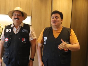 Prefeito Gilberto celebra compromisso com salário de servidores