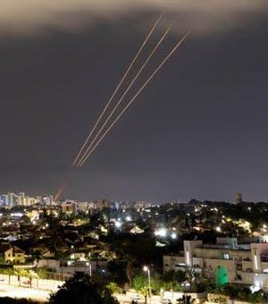 Israel faz ataque direto ao Irã, diz autoridade dos EUA