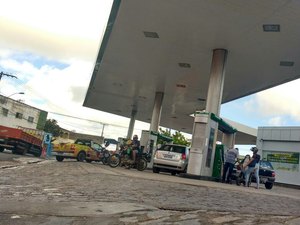 Petrobras reduz em 1,24% o preço da gasolina nas refinarias