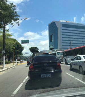 Ex-rodoviários subtraem chaves de motoristas e realizam protesto em Maceió