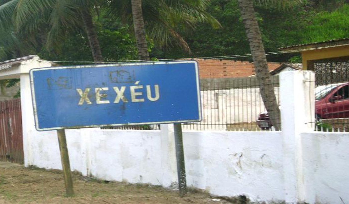Motoqueiro morre ao colidir em placa de trânsito na BR 101